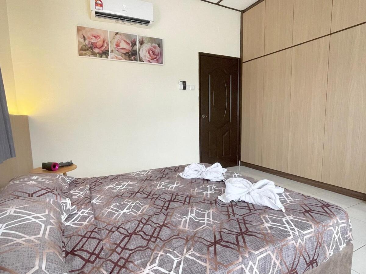 Rumah percutian Bukit Indah Karaoke Corner 5parking Muji 4-10pax *